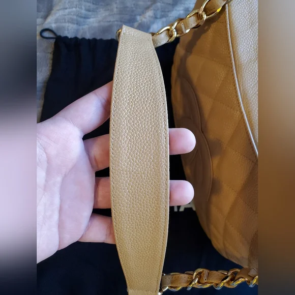 Chanel Timeless Quilted CC Caviar leather shoulder bag - Picture 7 of 16